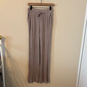 Beyond Yoga Well Traveled Wide Leg Ribbed Pant 
Size
